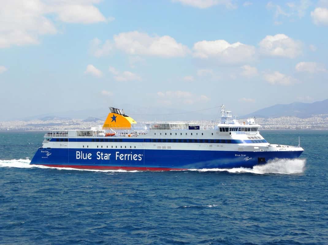 Athen: Santorini Fährticket mit Hoteltransfer
