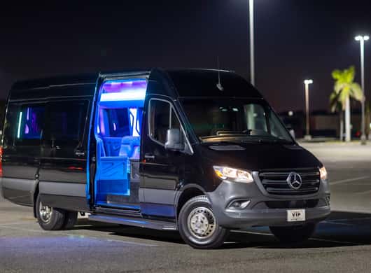 Athens: Minibus-Transfer zum Hafen Piräus für 193€