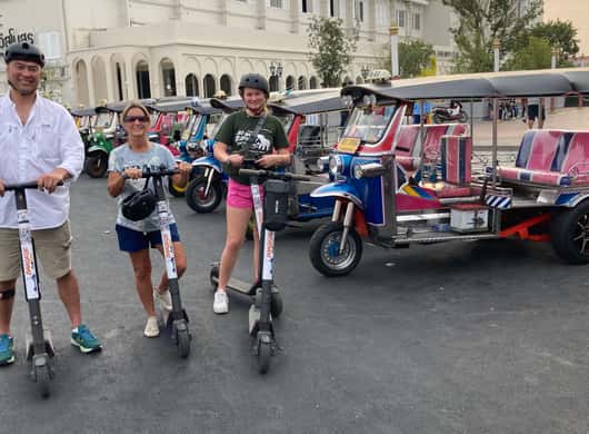 Bangkok: E-Scooter Tour durch Chinatown & Street Food
