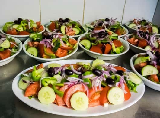Athen: Abendessen & Musik unter Sternen genießen