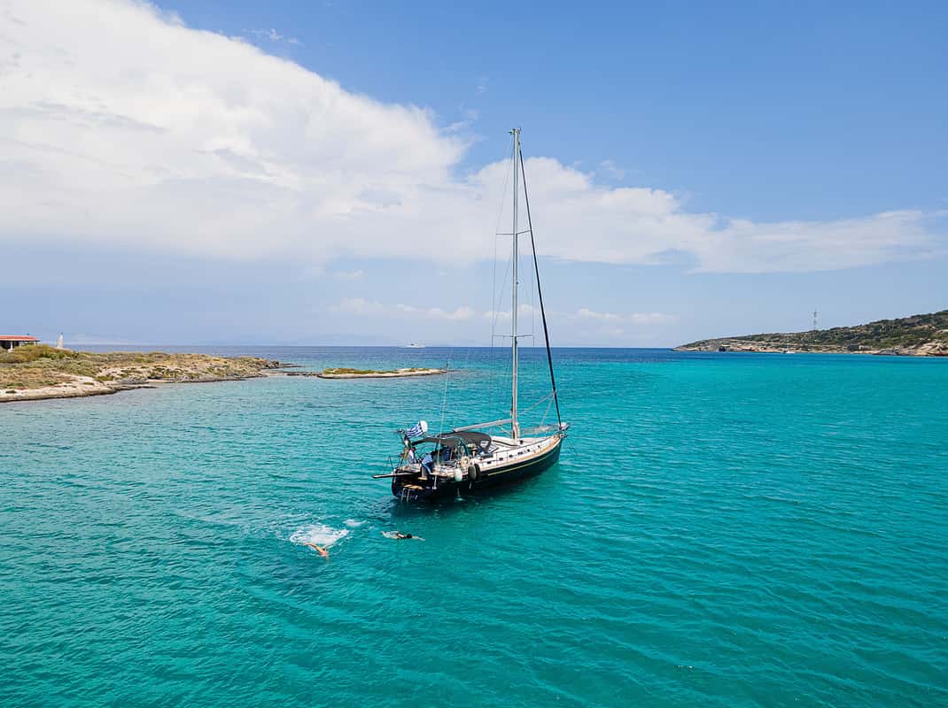Riviera von Athen: Privater täglicher Segeltörn mit Mittagessen
