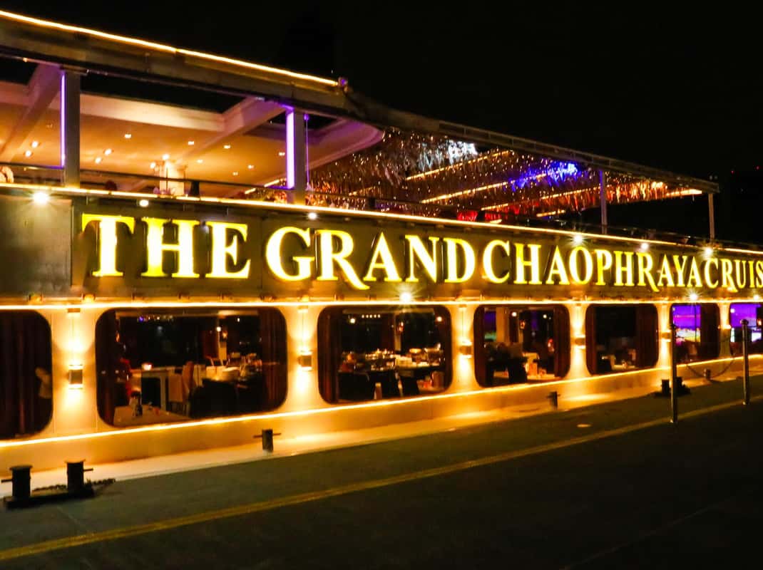 Bangkok: Grand Chao Phraya Dinner Cruise mit Live-Show