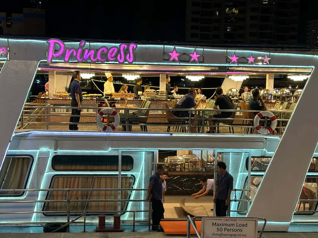 Bangkok Dinner Cruise mit Blick auf den Fluss