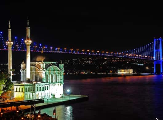 Istanbul: Bosporus-Dinner-Kreuzfahrt mit Live-Shows