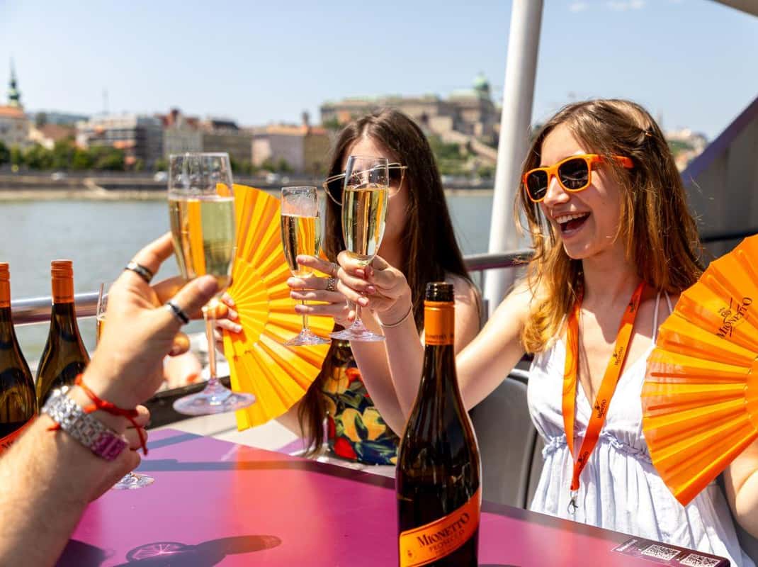 Budapest: Unbegrenzte Prosecco und Wein Sightseeing Cruise