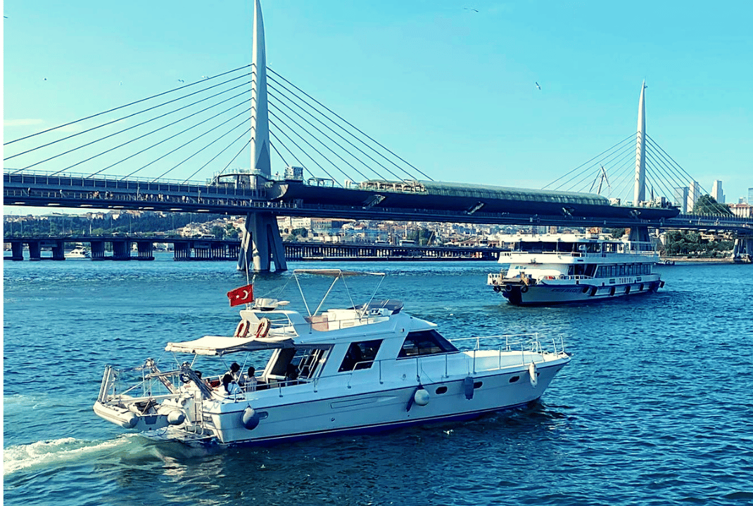 İstanbul: Private Bootsfahrt auf dem Bosporus mit Tee und Kaffee
