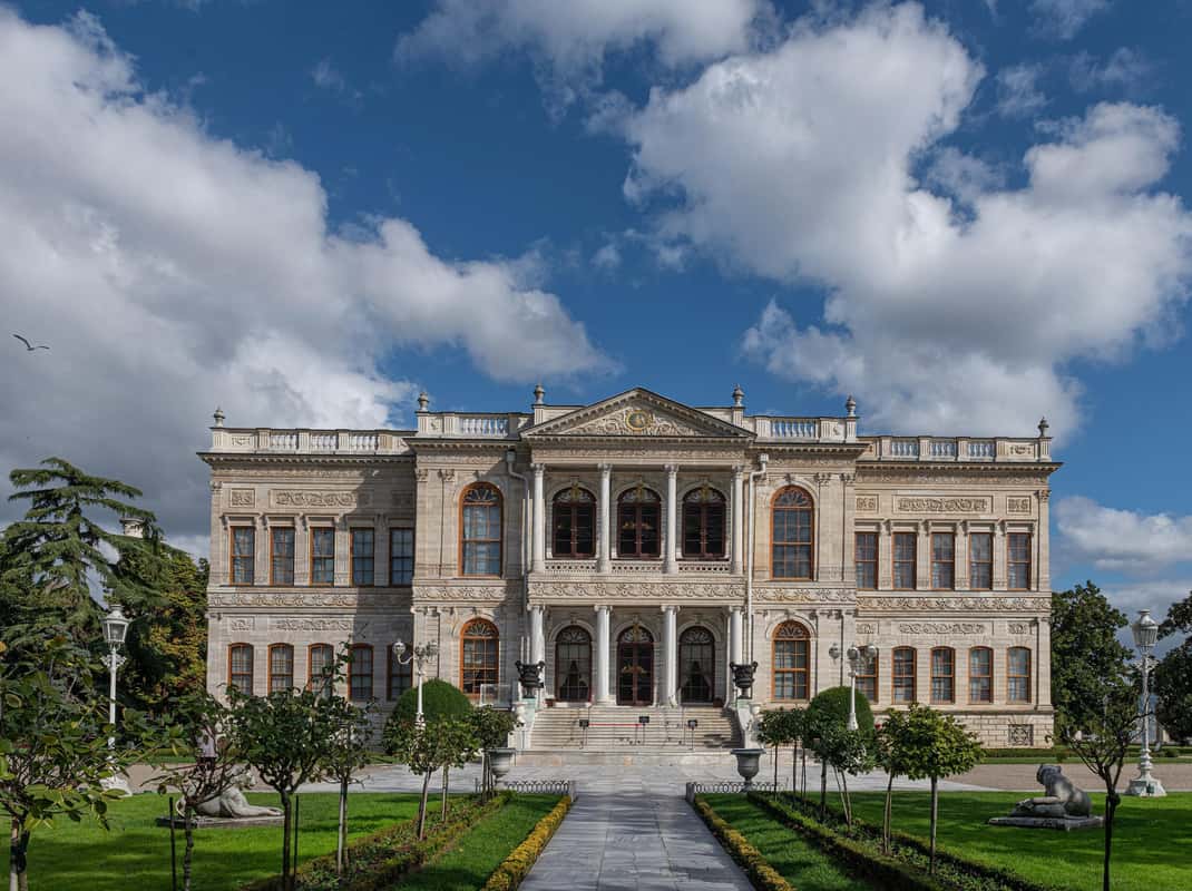 Geführte Dolmabahce Palace Tour mit Bosphorus Sunset Cruise