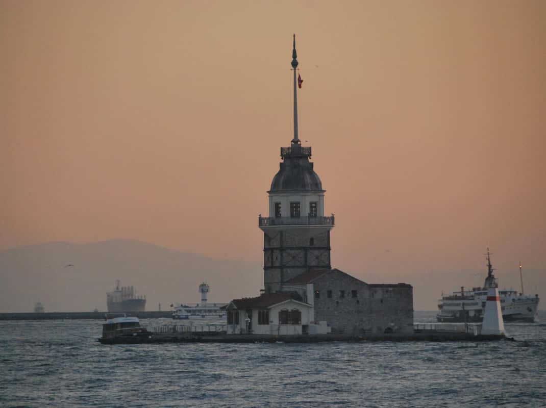 Istanbul: Bosporus-Tour mit Whirling-Dervish-Show