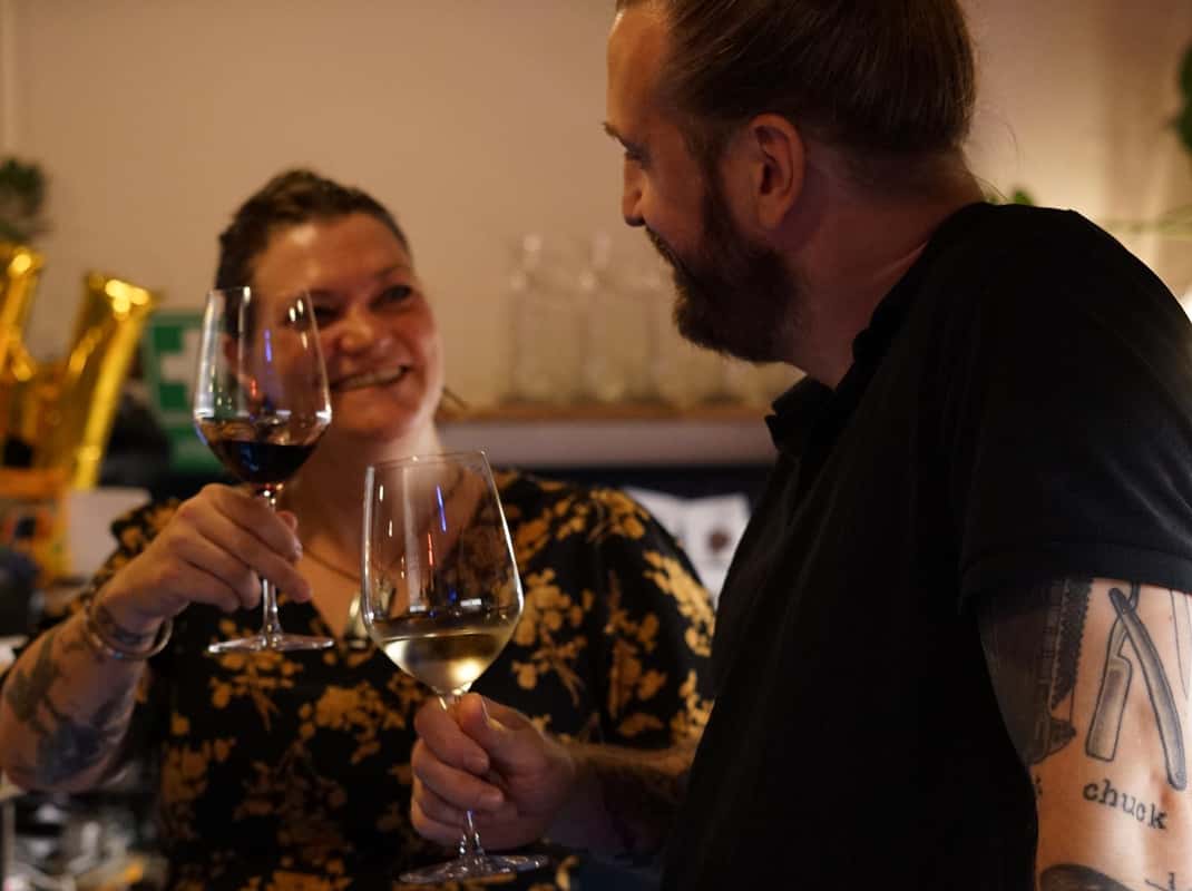 8-gängige ungarische Weinprobe in einer gemütlichen Weinbar im Stadtzentrum