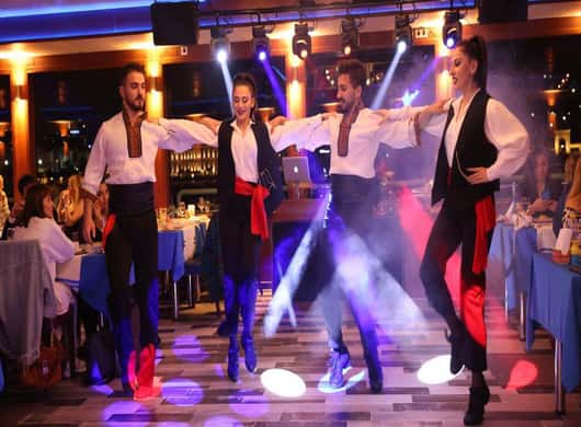 Istanbul: Bosporus Dinner Cruise mit privatem Tisch