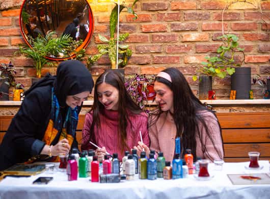 Istanbul: Kalligrafie auf Glas Workshop mit Guide