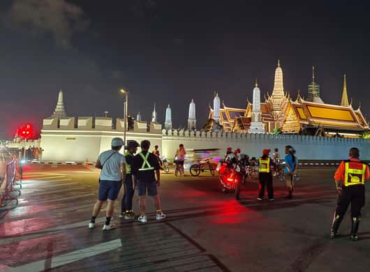 Bangkok: Nacht-Radabenteuer zu Tempeln & Märkten