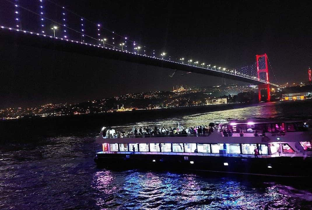 All Inclusive; Istanbul Bosporus Dinner Cruise mit Live-Shows