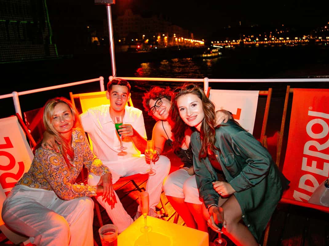 Budapest: Sightseeing-Flussfahrt mit unbegrenzten Cocktails
