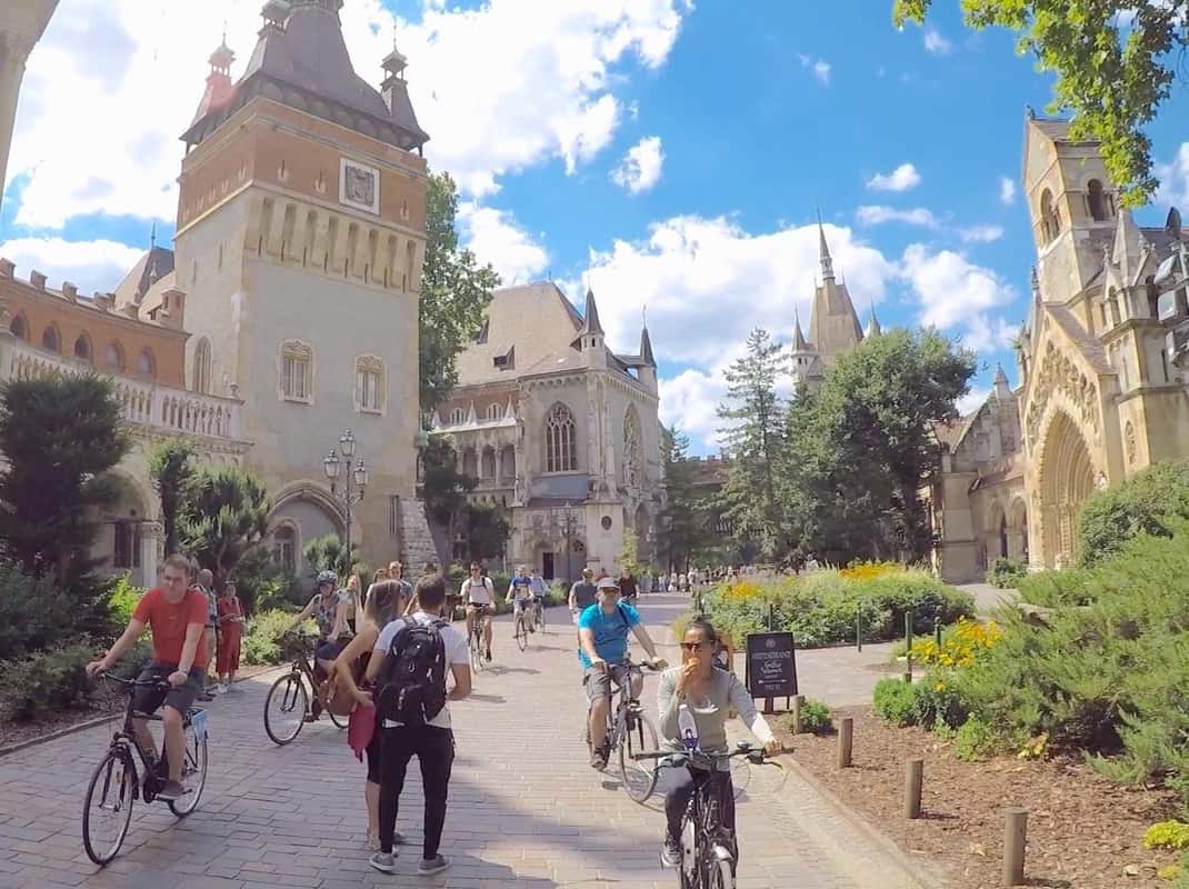 Budapest Highlights Bike Tour mit einem ortskundigen Guide