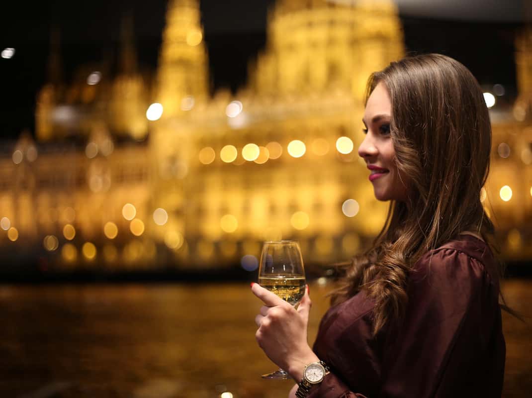 Budapest: Drink & Piano Show